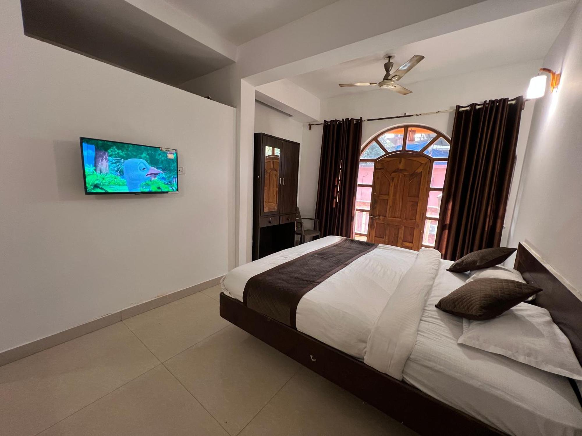 Aura Rooms & Swimming Pool, Calangute Exterior photo